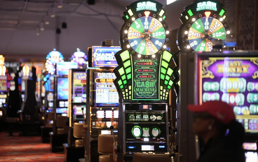 Kasinostudion ohjauspöytä ja pelipöydät vuonna 2026